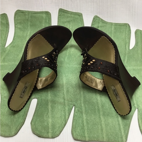 Metro7 Good Looking Thong Wedges. - Picture 7 of 8